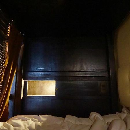 Bed And Butler Hostel Бангкок Экстерьер фото