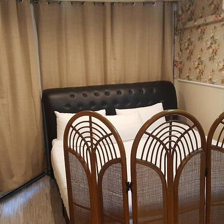 Bed And Butler Hostel Бангкок Экстерьер фото