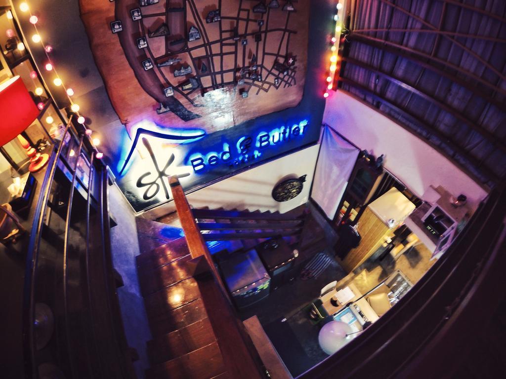 Bed And Butler Hostel Бангкок Экстерьер фото